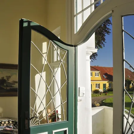 Vendégház Gutshaus Neu Wendorf 3*