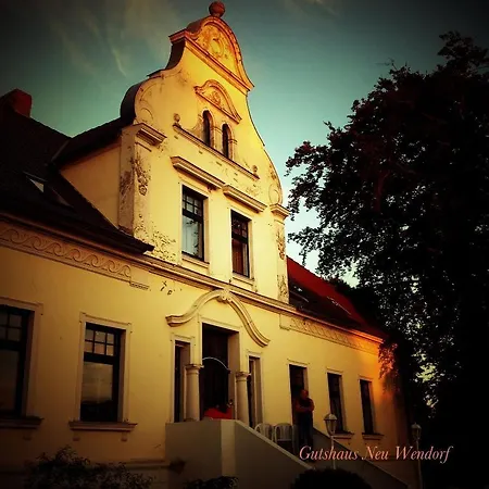 Vendégház Gutshaus Neu Wendorf 3*